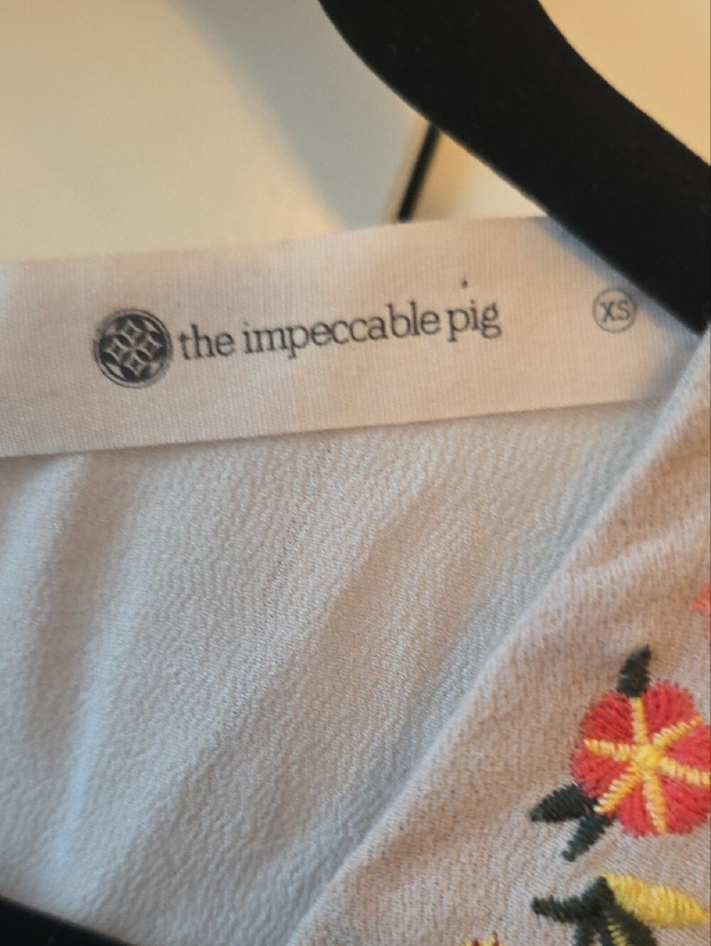 The Impeccable Pig Romper Multicolor Floral Embroidery 🎉 - Picture 2 of 5